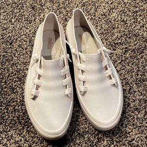 100% real plastic shoes but very comfy!